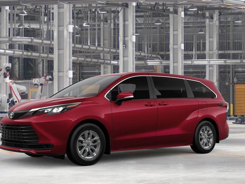 New 2026 Toyota Sienna LE image 2