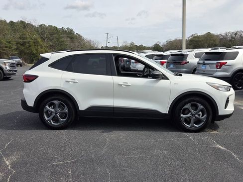 Used 2025 Ford Escape ST-Line w/ Tech Pack #1 FWD image 14