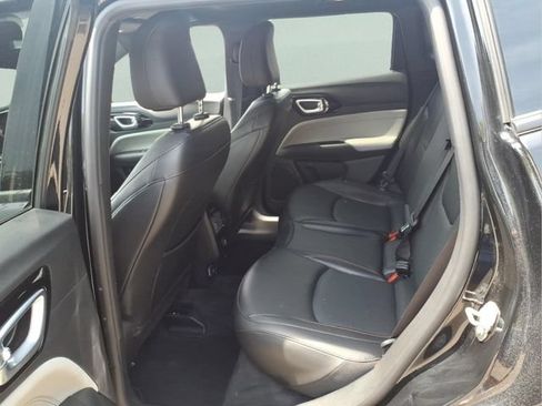 Used 2023 Jeep Compass Limited AWD/4WD image 12