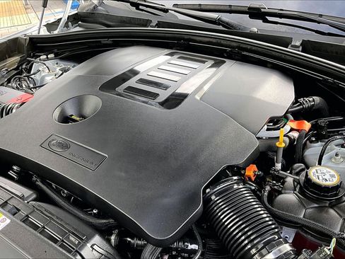 Used 2025 Land Rover Range Rover Velar Dynamic SE image 31