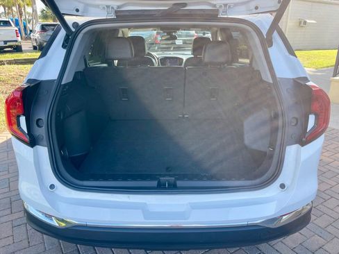 Used 2023 GMC Terrain SLT image 5