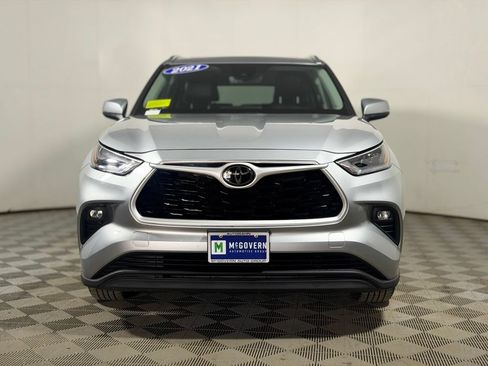 Used 2021 Toyota Highlander XLE AWD/4WD image 10