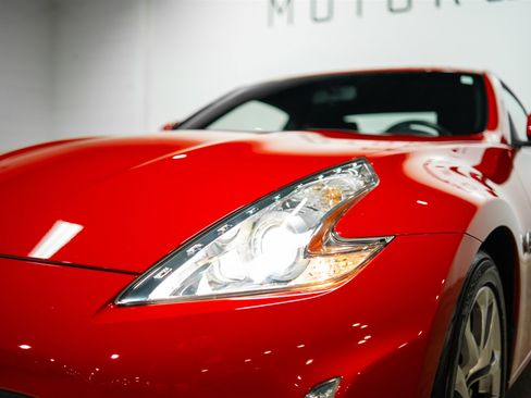 Used 2014 Nissan 370Z Coupe RWD image 11