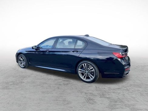 Used 2022 BMW 750i xDrive w/ Luxury Rear Seating Package image 5