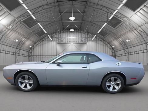 Used 2015 Dodge Challenger SXT image 7