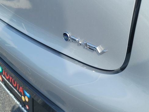 New 2026 Toyota Prius Plug-In Hybrid FWD image 8