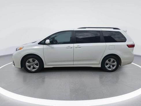 Used 2018 Toyota Sienna LE FWD image 5