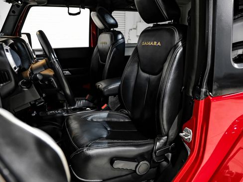 Used 2014 Jeep Wrangler Sahara w/ Connectivity Group AWD/4WD image 31