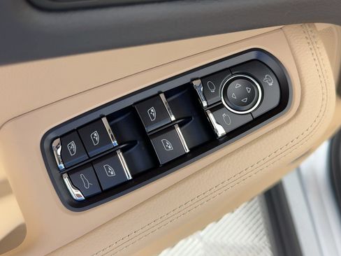Certified 2026 Porsche Macan AWD/4WD image 14