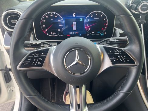 Used 2025 Mercedes-Benz GLC 300 4MATIC image 16