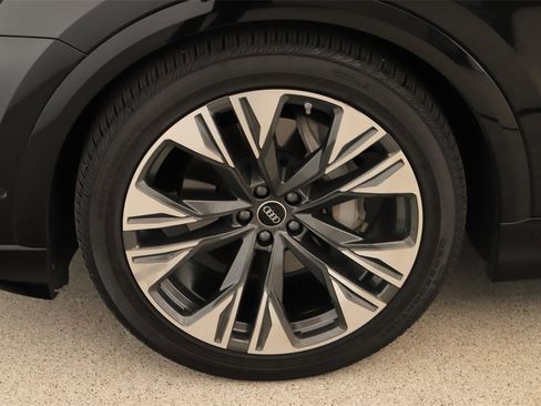 Certified 2025 Audi Q8 Prestige w/ Prestige Package image 33