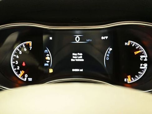 Used 2022 Jeep Grand Cherokee Laredo E image 28