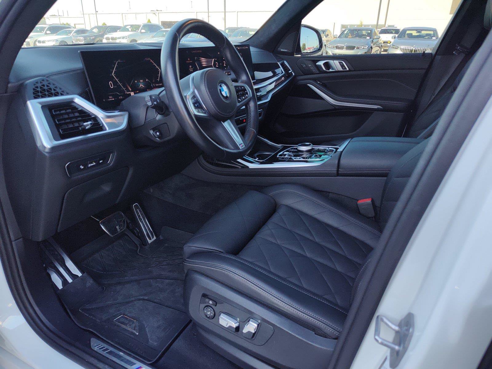 Used 2024 BMW X7 xDrive40i w/ Executive Package AWD/4WD image 2