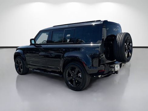 New 2026 Land Rover Defender 110 X-Dynamic SE AWD/4WD image 3