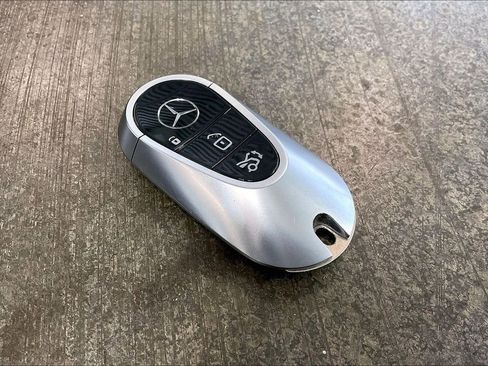 Used 2022 Mercedes-Benz EQS 580 4MATIC Sedan image 10