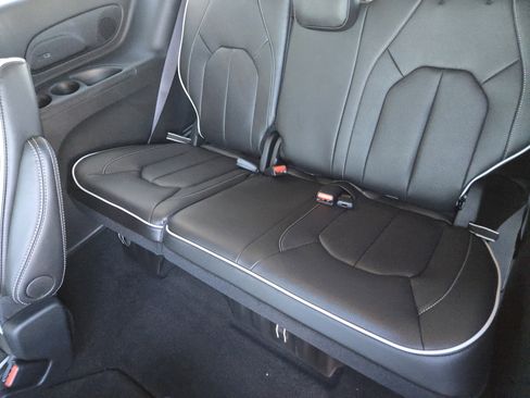 New 2026 Chrysler Pacifica Limited w/ S Appearance Package image 19