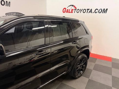 Used 2019 Jeep Grand Cherokee Altitude AWD/4WD image 7