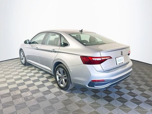 Used 2024 Volkswagen Jetta SE FWD image 6