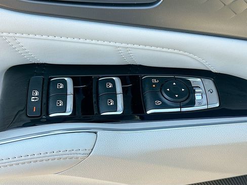 Certified 2024 Kia Sorento SX image 18