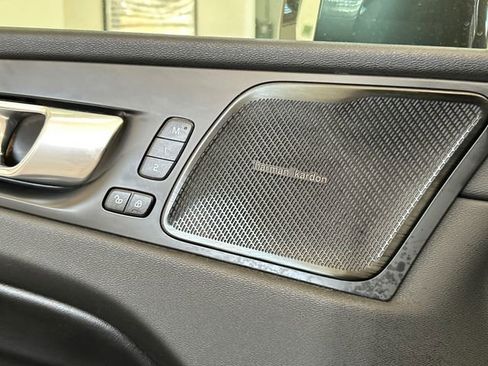 Certified 2022 Volvo XC60 B5 Inscription w/ Climate Package image 20