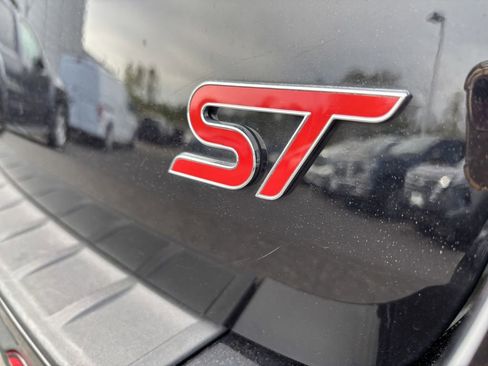 Used 2023 Ford Explorer ST AWD/4WD image 12