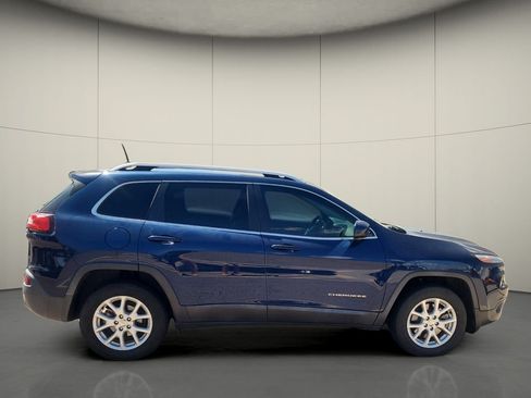 Used 2018 Jeep Cherokee Latitude Plus FWD image 8