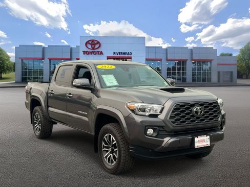 Certified 2022 Toyota Tacoma TRD Sport w/ Technology Package AWD/4WD image 2