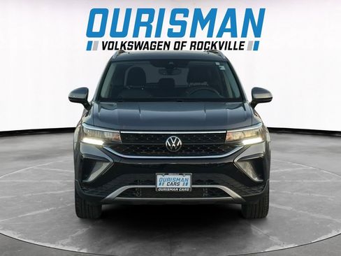 Used 2024 Volkswagen Taos SE w/ Panoramic Sunroof Package image 8