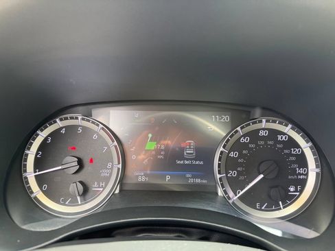 Used 2023 Toyota Highlander XLE FWD image 17