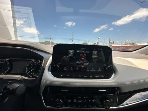 Used 2023 Nissan Rogue SL w/ SL Premium Package FWD image 15