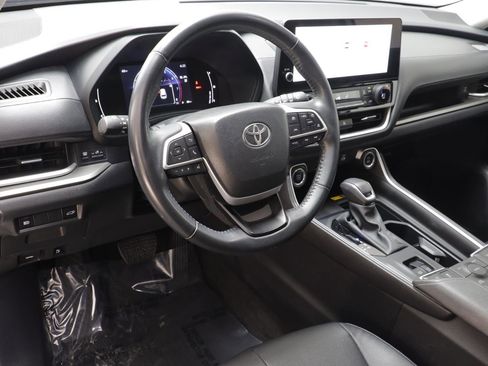 Used 2024 Toyota Grand Highlander XLE image 7
