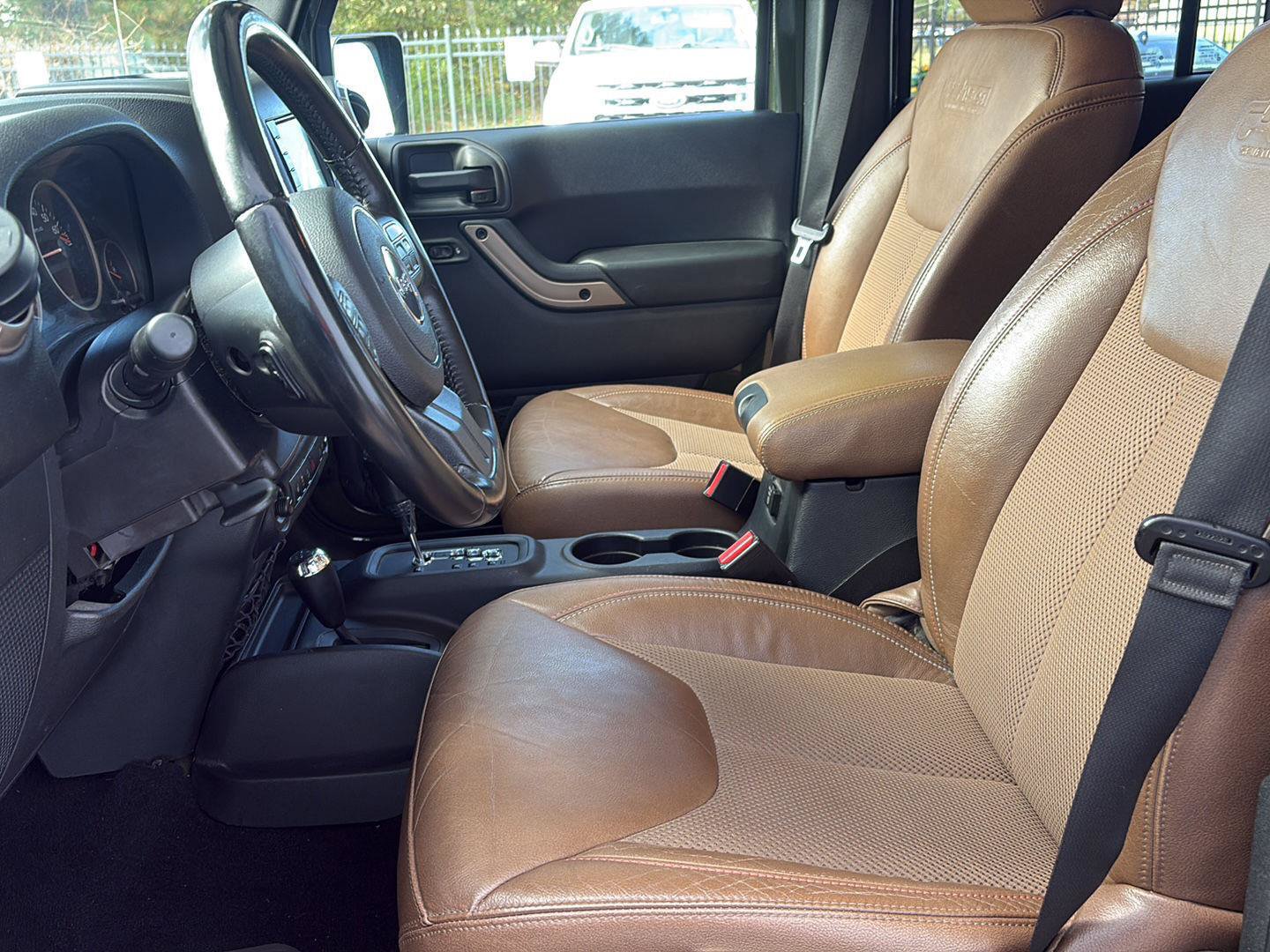 Used 2016 Jeep Wrangler Unlimited Sahara AWD/4WD image 15