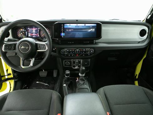 Used 2024 Jeep Wrangler Sahara image 13