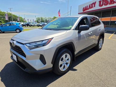 Used 2023 Toyota RAV4 LE AWD/4WD image 3