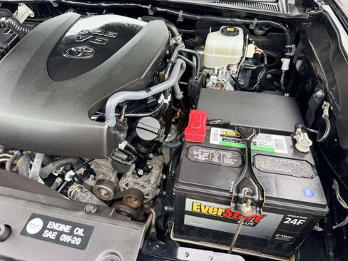 Used 2019 Toyota Tacoma TRD Off-Road AWD/4WD image 15