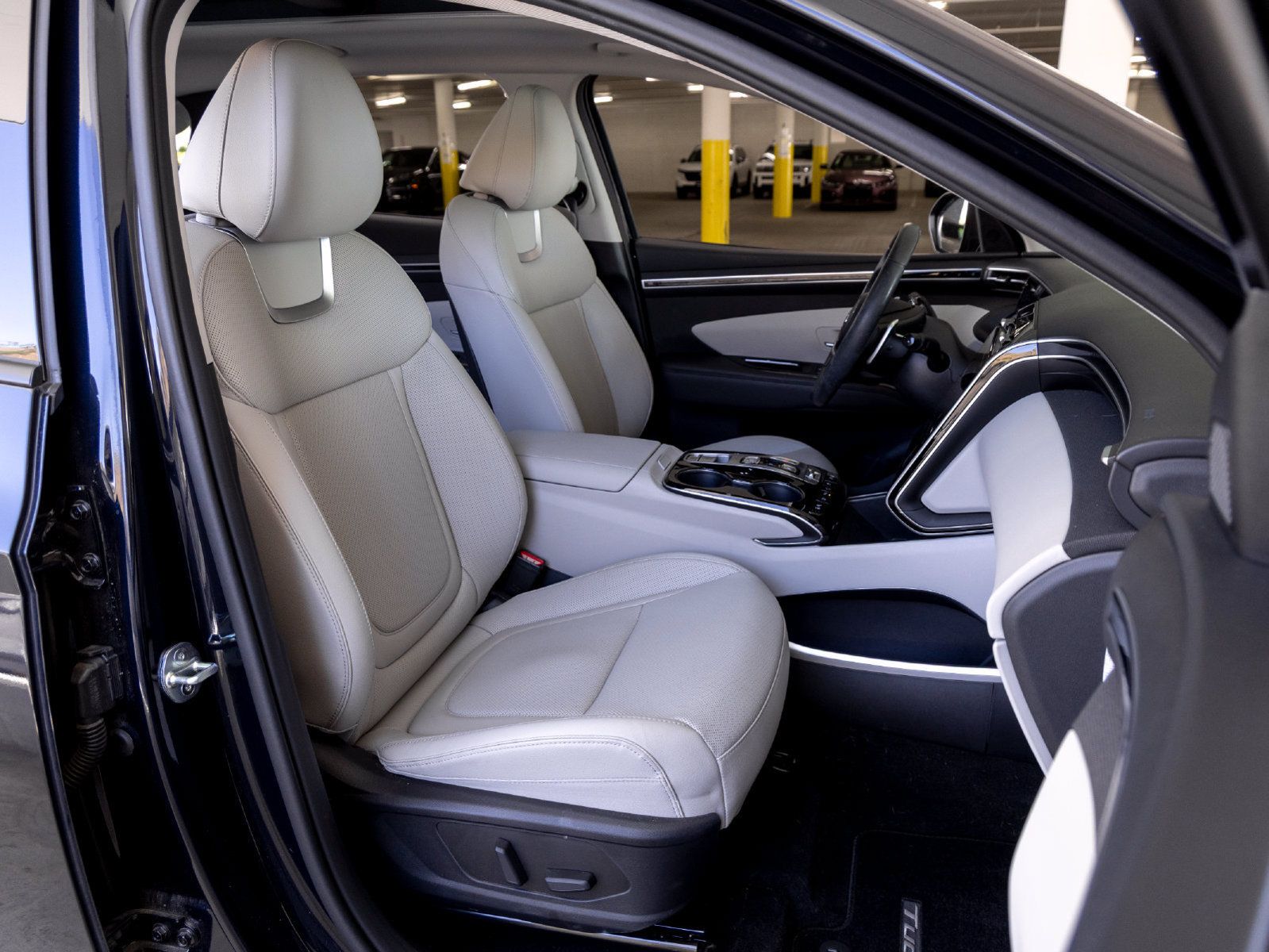 Used 2023 Hyundai Tucson Limited AWD/4WD image 27