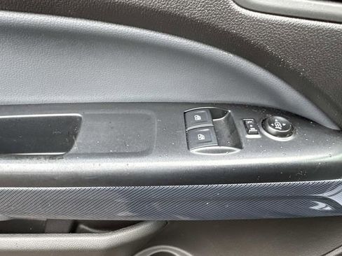 Used 2016 Chevrolet Colorado Z71 w/ Z71 Midnight Edition image 22