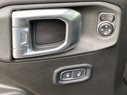 Certified 2025 Jeep Wrangler Sport S image 30