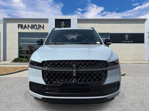 New 2026 Lincoln Navigator Reserve w/ Jet Appearance Package AWD/4WD image 2