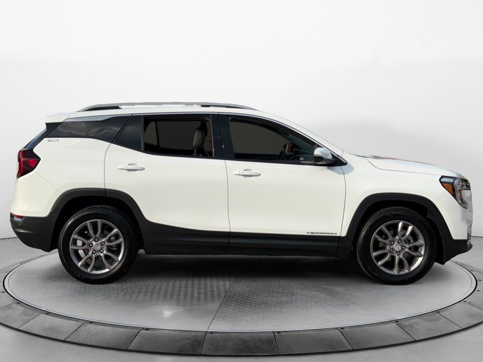 Used 2024 GMC Terrain SLT FWD image 8