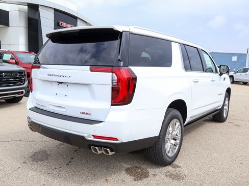 New 2026 GMC Yukon XL Denali w/ Sun & Power Step Package AWD/4WD image 3