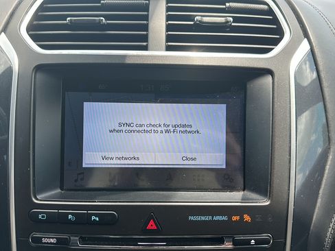 Used 2018 Ford Explorer Platinum AWD/4WD image 11