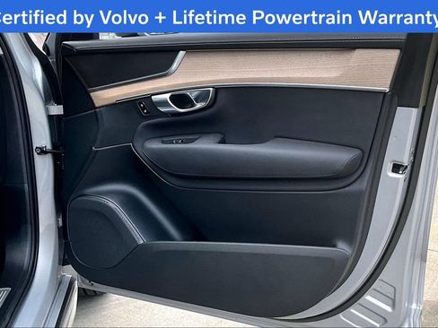 Certified 2025 Volvo XC90 B6 Plus image 24