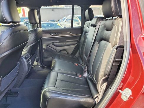 Used 2024 Jeep Grand Cherokee Limited image 11