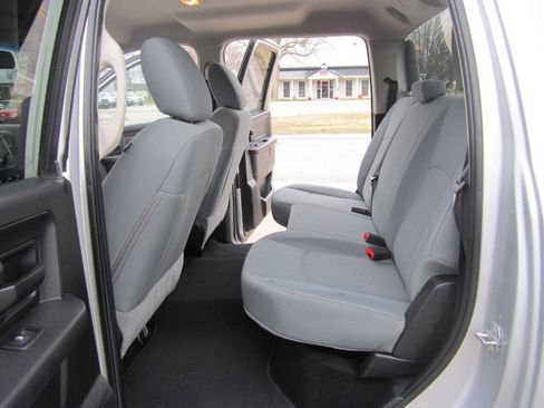 Used 2016 RAM 1500 Express RWD image 7