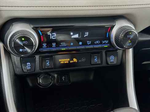 Used 2020 Toyota RAV4 XLE w/ Convenience Package AWD/4WD image 15