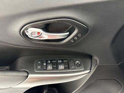 Used 2019 Jeep Cherokee Limited AWD/4WD image 27
