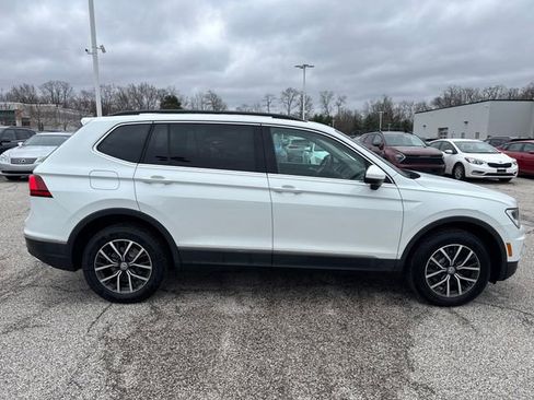Used 2020 Volkswagen Tiguan SE w/ Panoramic Sunroof Package image 8