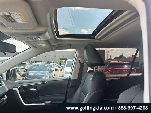 Used 2022 Toyota RAV4 XLE Premium AWD/4WD image 19