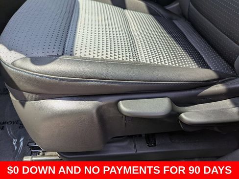 Used 2025 Chevrolet Trax LT w/ LT Convenience Package FWD image 19